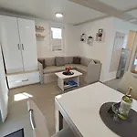 펜션 Floating House - Sunset 포르토로즈