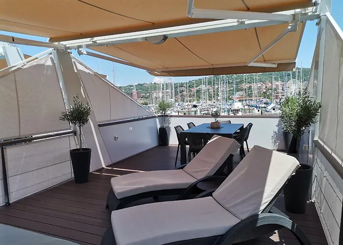 Floating House - Sunset Feriehus