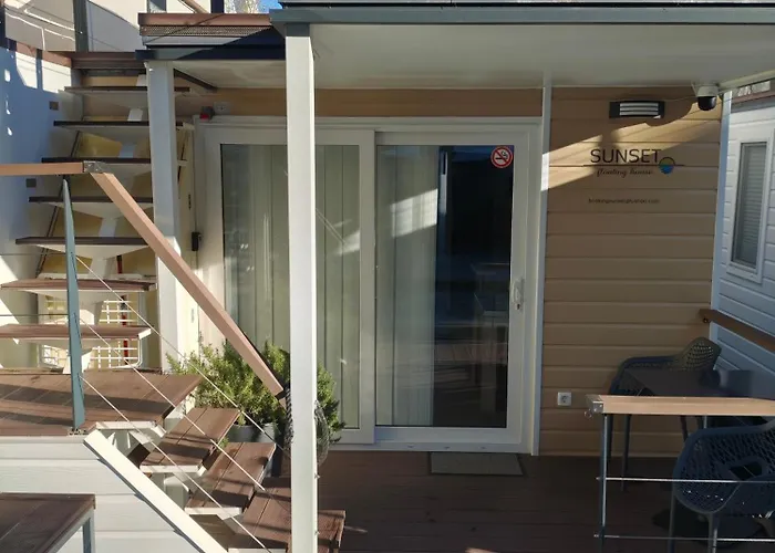 Feriehus Floating House - Sunset *